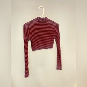 FOREVER 21 CROPPED LONG SLEEVED TOP